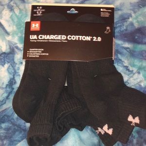 Underarmour women’s black quarter six pack socks